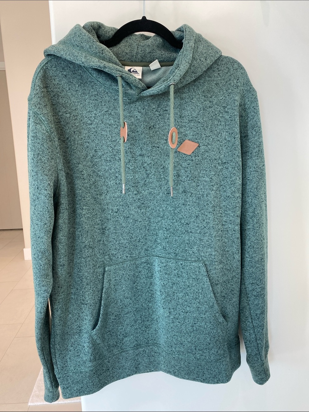 NWOT MEN’S QUIKSILVER  GREEN HOODIE